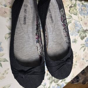 Hot Tomato Elegant Black Flats for Women